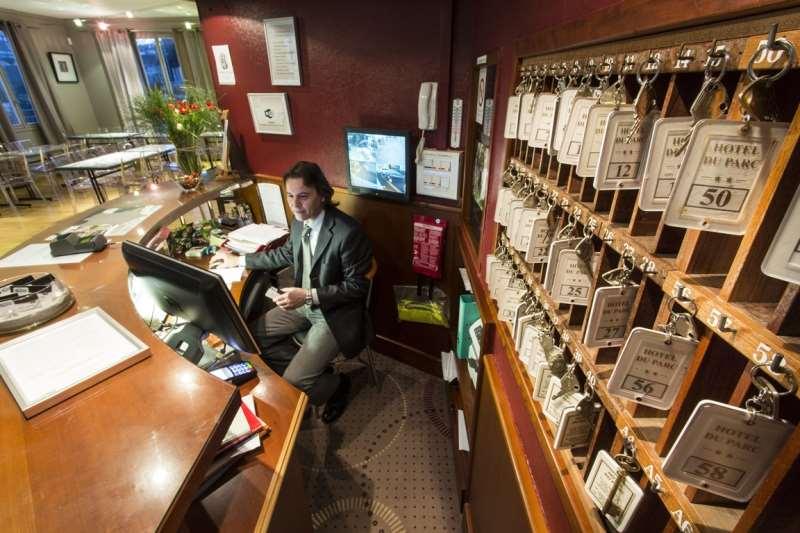 Brit Hotel Du Parc Niort Centre-Parking Gratuit المظهر الداخلي الصورة