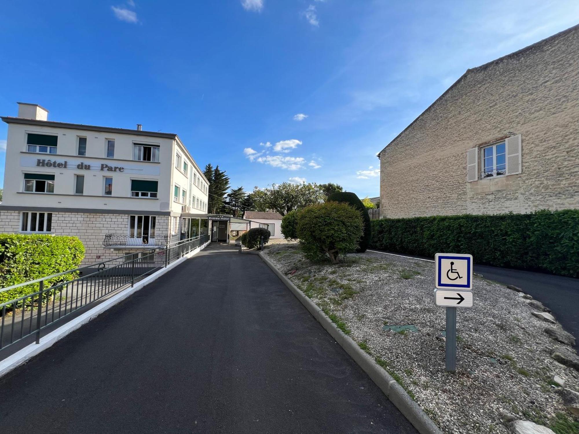 Brit Hotel Du Parc Niort Centre-Parking Gratuit المظهر الخارجي الصورة