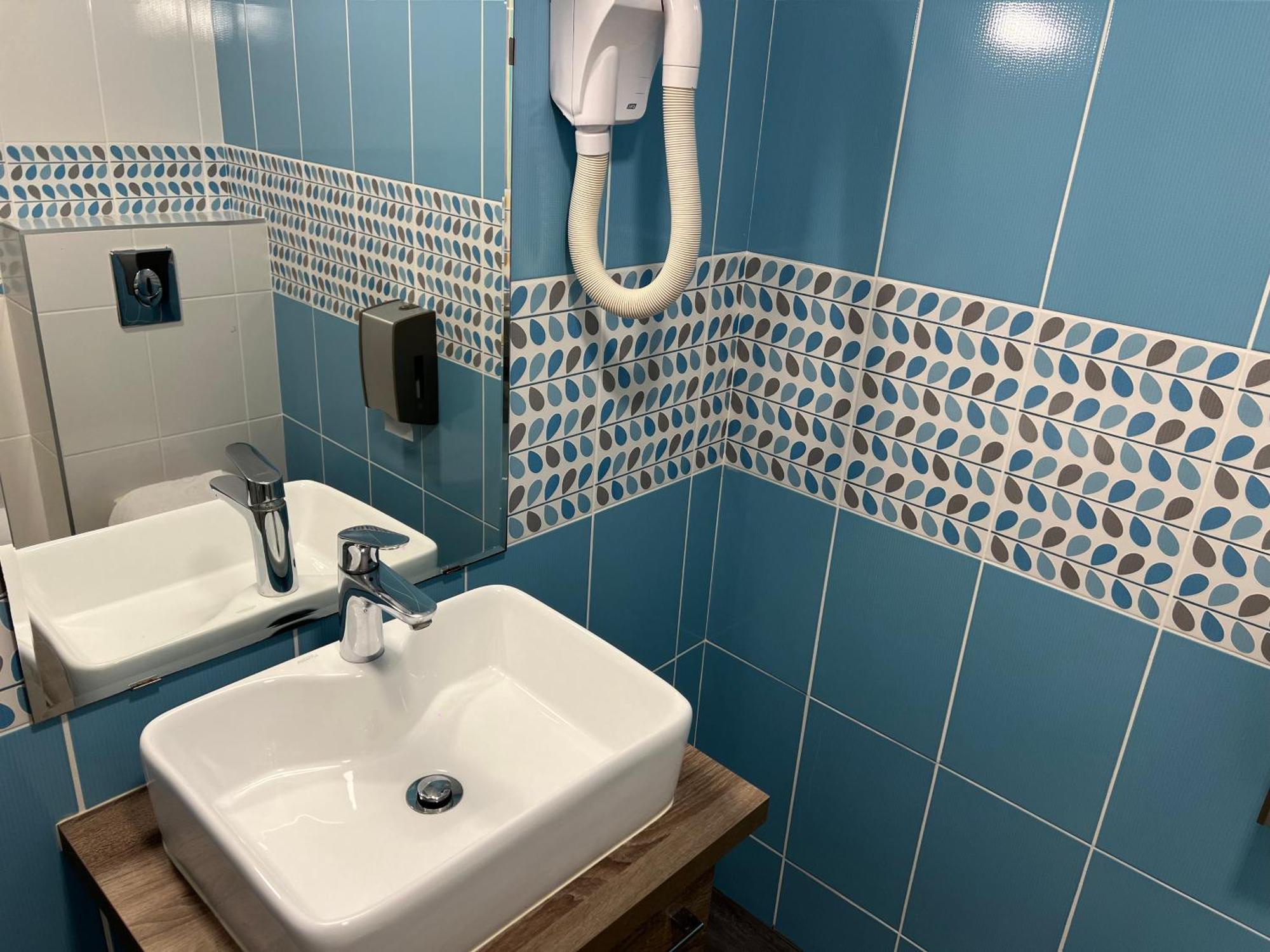 Brit Hotel Du Parc Niort Centre-Parking Gratuit المظهر الخارجي الصورة