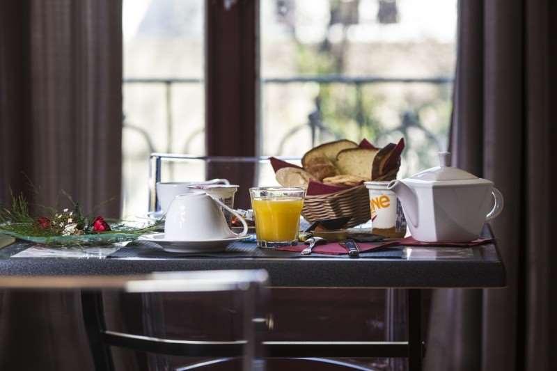 Brit Hotel Du Parc Niort Centre-Parking Gratuit المطعم الصورة