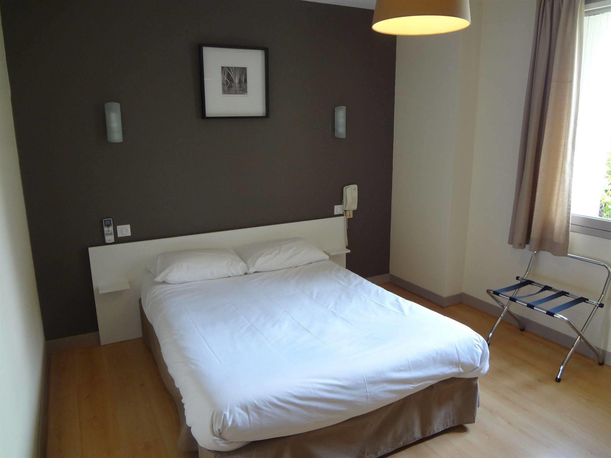 Brit Hotel Du Parc Niort Centre-Parking Gratuit المظهر الخارجي الصورة